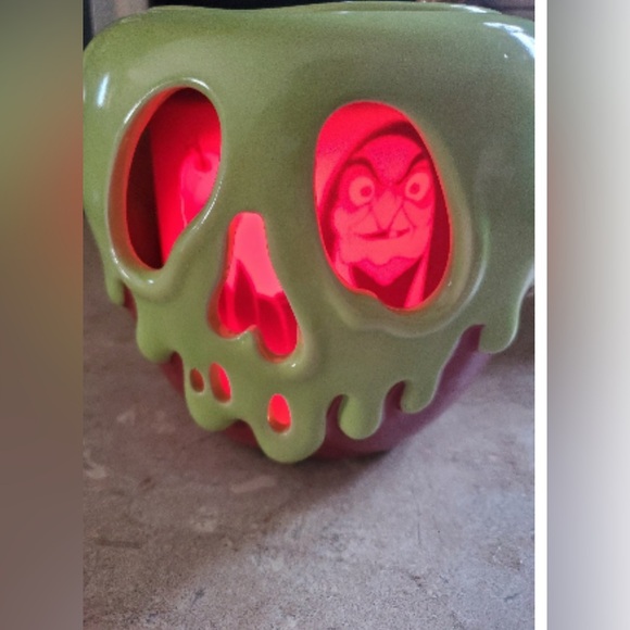SCENTSY JUST ONE BITE VILLAINS WARMER - Picture 2 of 10